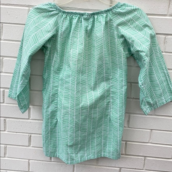 Haley and the Hound Top 🐶 - Picture 7 of 9